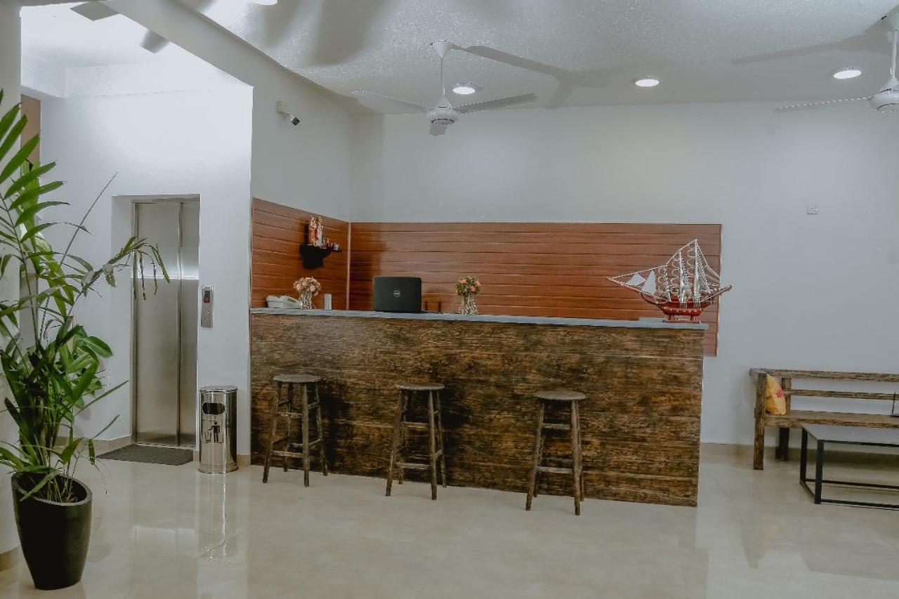 Lucky Transit Hotel - Katunayake Airport מראה חיצוני תמונה