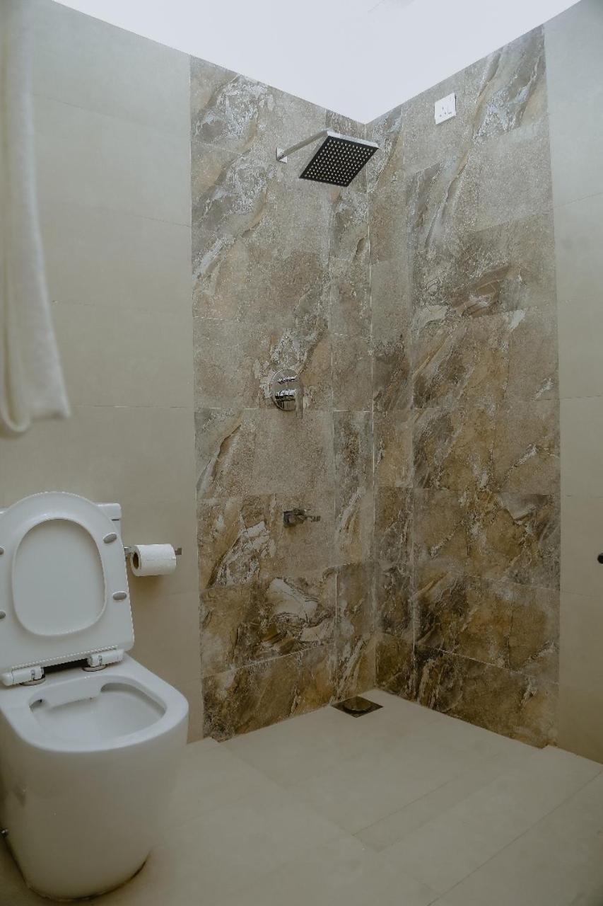 Lucky Transit Hotel - Katunayake Airport מראה חיצוני תמונה