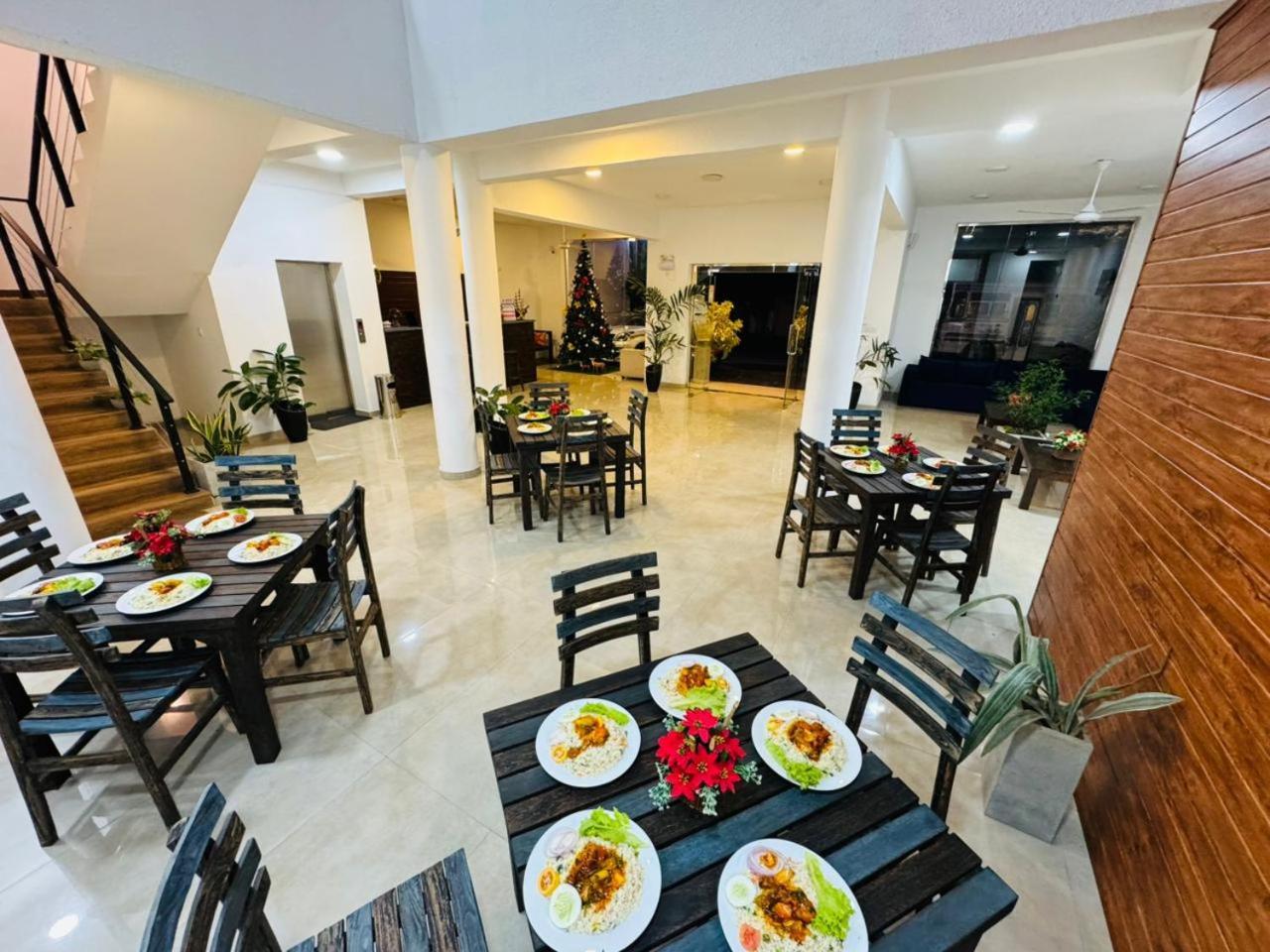 Lucky Transit Hotel - Katunayake Airport מראה חיצוני תמונה