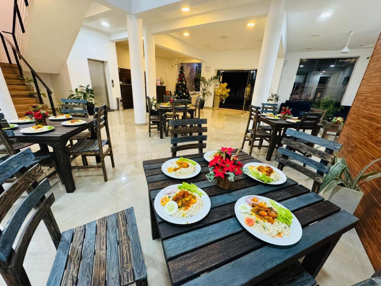 Lucky Transit Hotel - Katunayake Airport מראה חיצוני תמונה