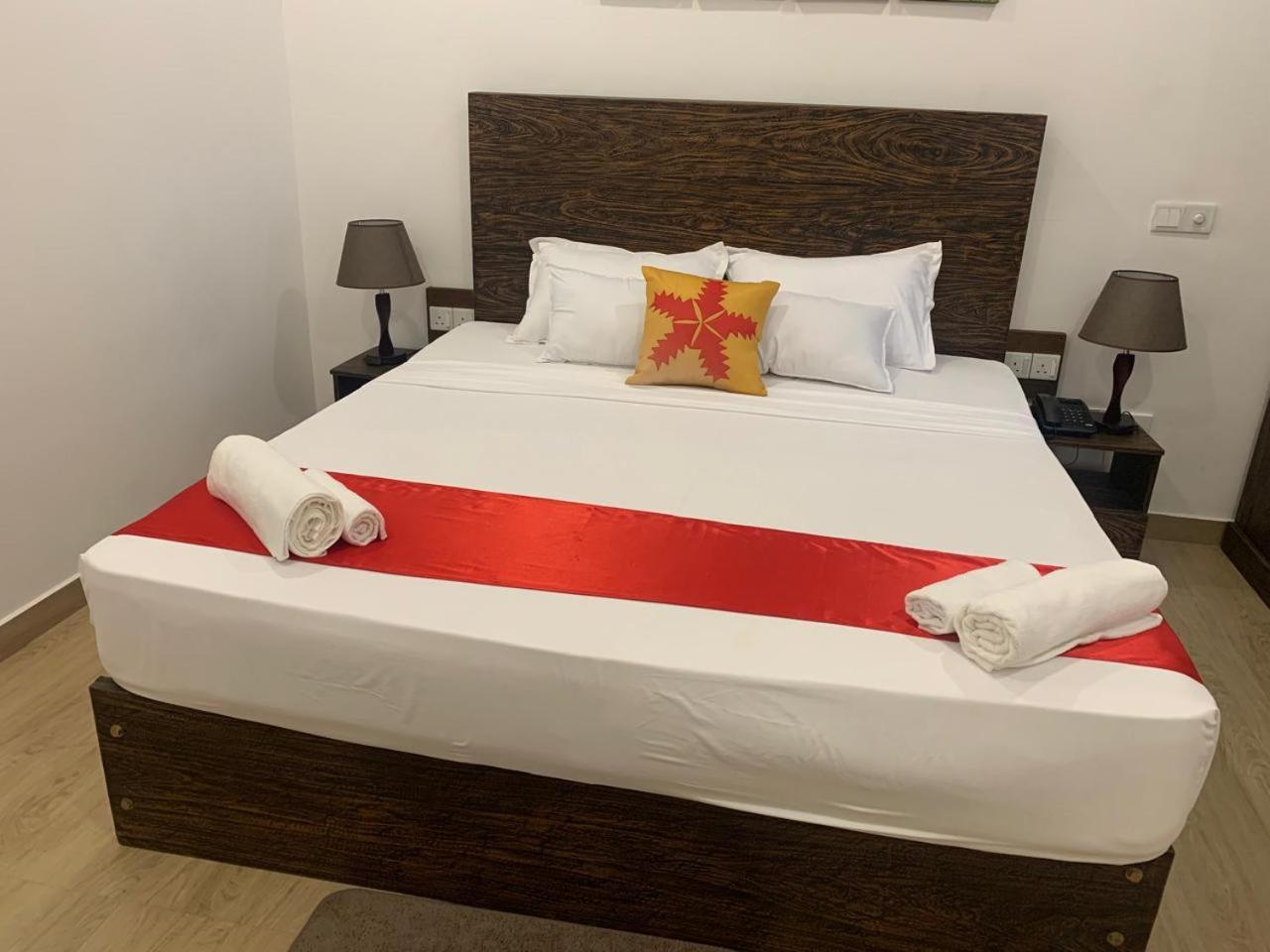 Lucky Transit Hotel - Katunayake Airport מראה חיצוני תמונה